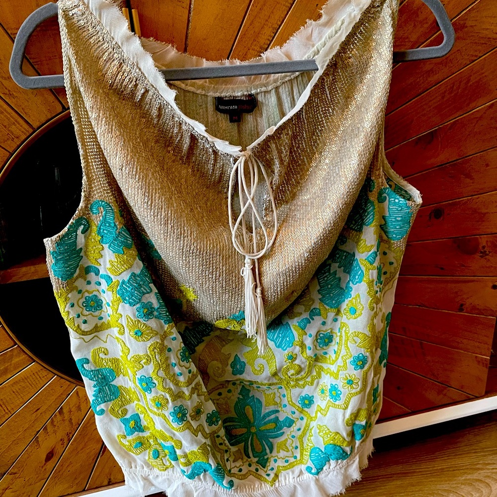 Beautiful Anthropologie Top - generous size med, hip length